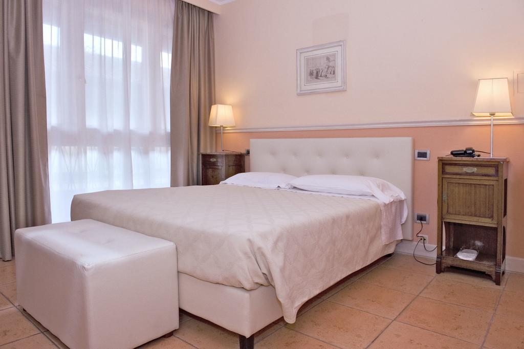 Hotel Ponte Di Rialto เครมา ภายนอก รูปภาพ