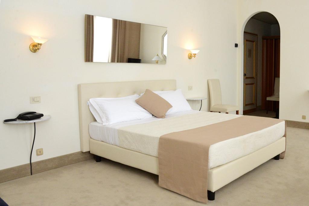 Hotel Ponte Di Rialto เครมา ห้อง รูปภาพ