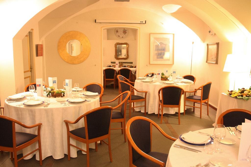 Hotel Ponte Di Rialto เครมา ภายนอก รูปภาพ
