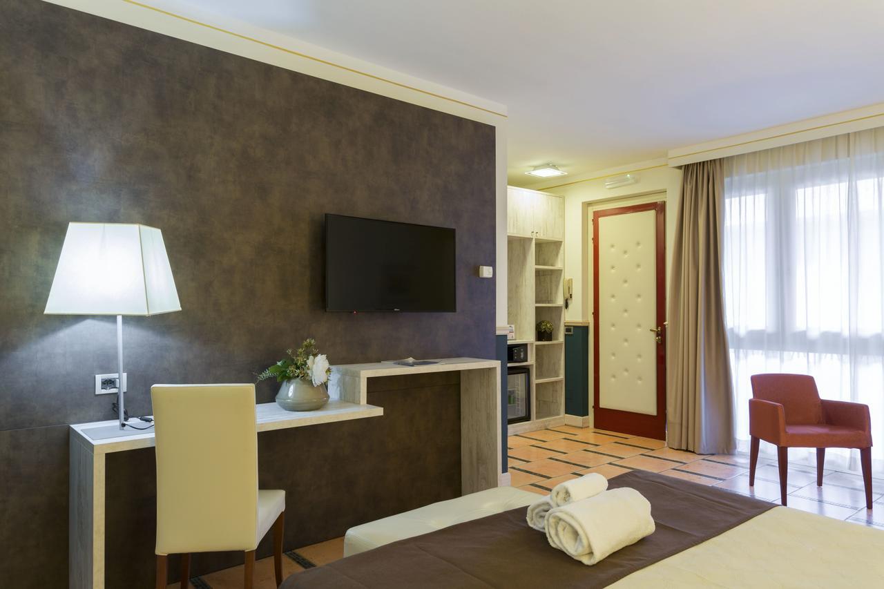 Hotel Ponte Di Rialto เครมา ภายนอก รูปภาพ