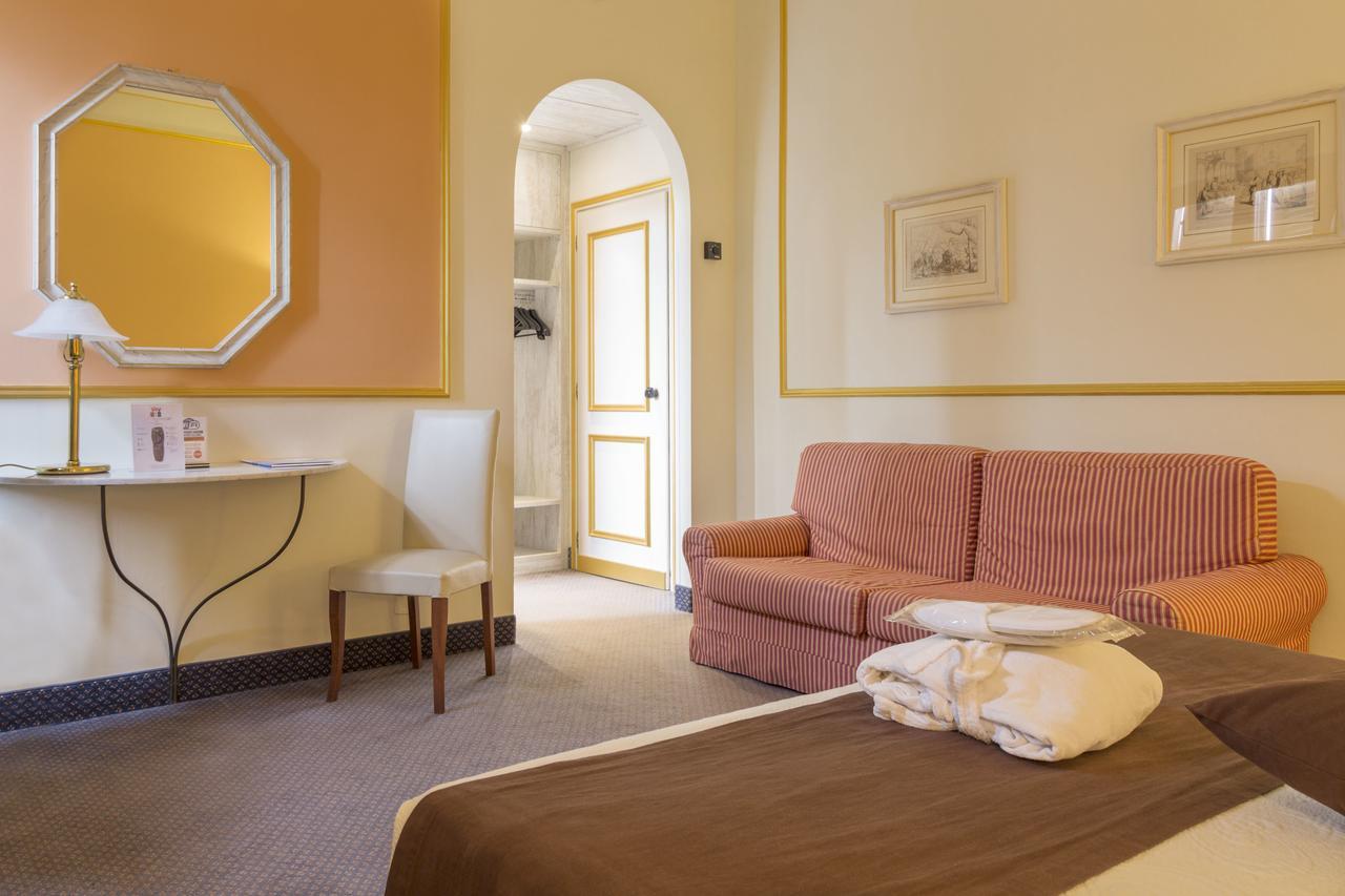 Hotel Ponte Di Rialto เครมา ภายนอก รูปภาพ