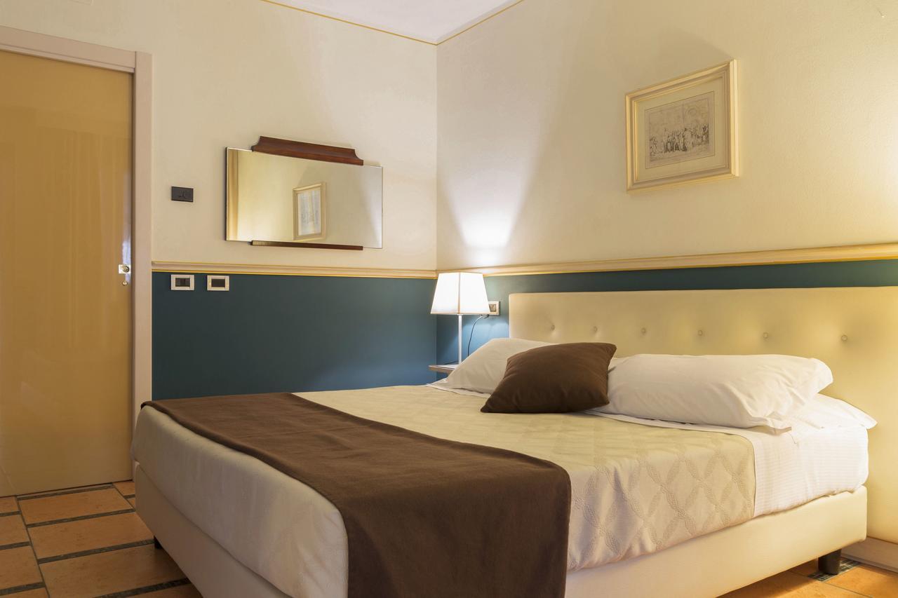 Hotel Ponte Di Rialto เครมา ภายนอก รูปภาพ