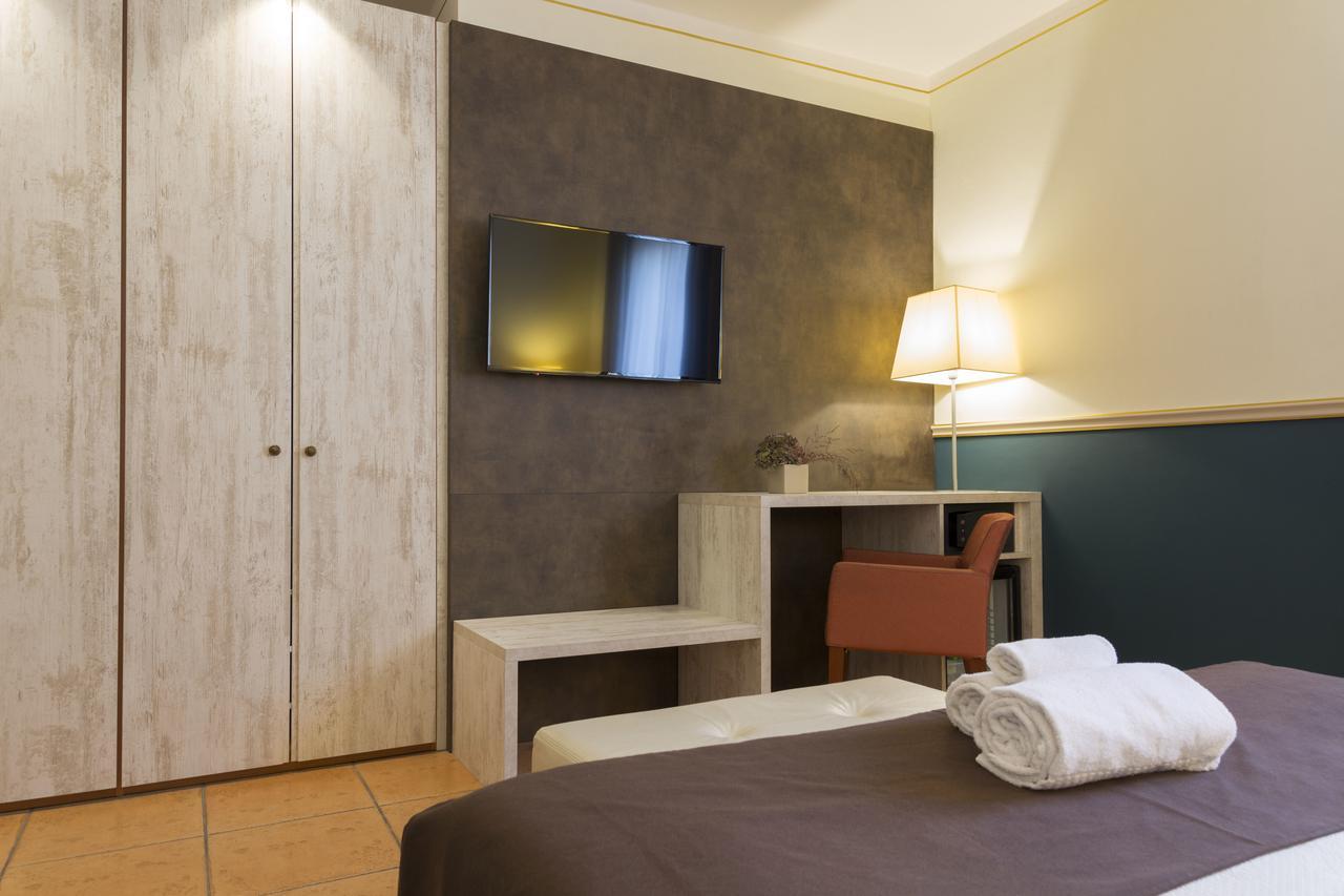 Hotel Ponte Di Rialto เครมา ภายนอก รูปภาพ