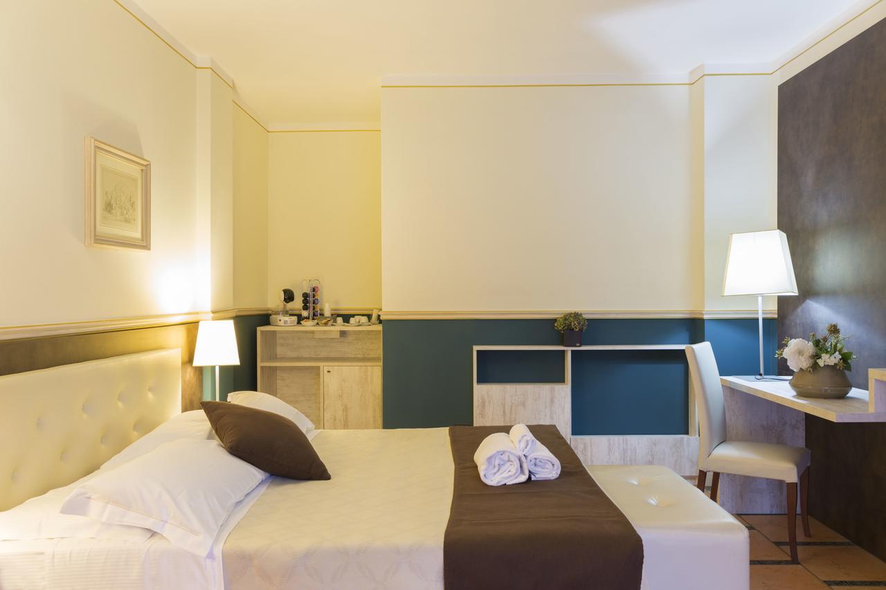Hotel Ponte Di Rialto เครมา ภายนอก รูปภาพ