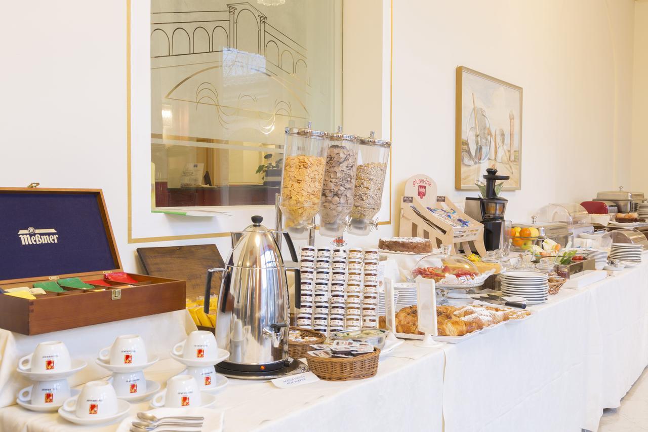 Hotel Ponte Di Rialto เครมา ภายนอก รูปภาพ