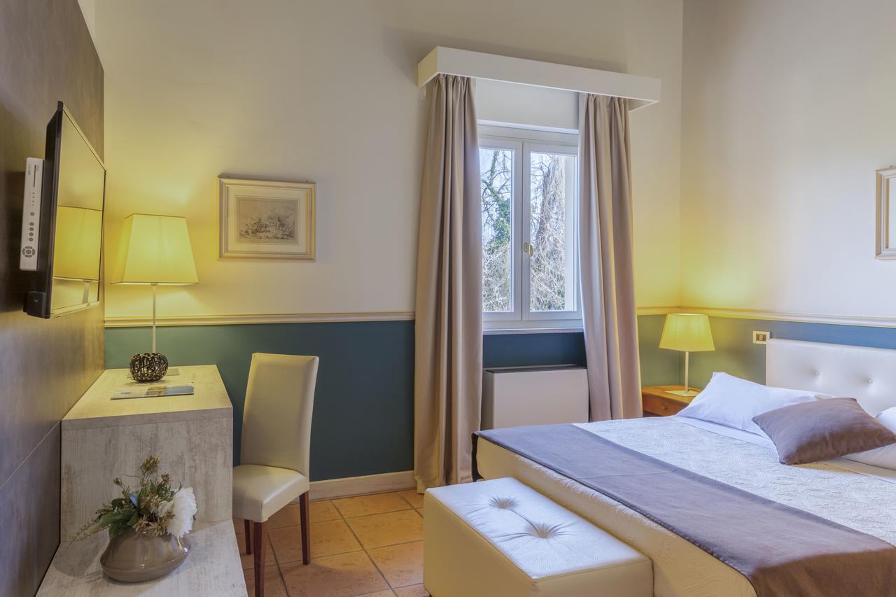 Hotel Ponte Di Rialto เครมา ภายนอก รูปภาพ