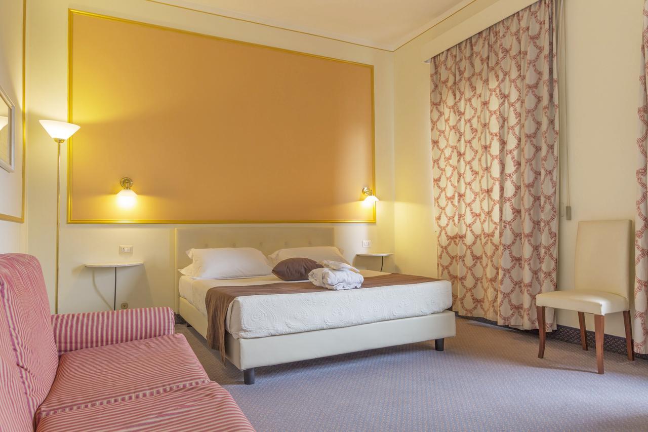 Hotel Ponte Di Rialto เครมา ภายนอก รูปภาพ