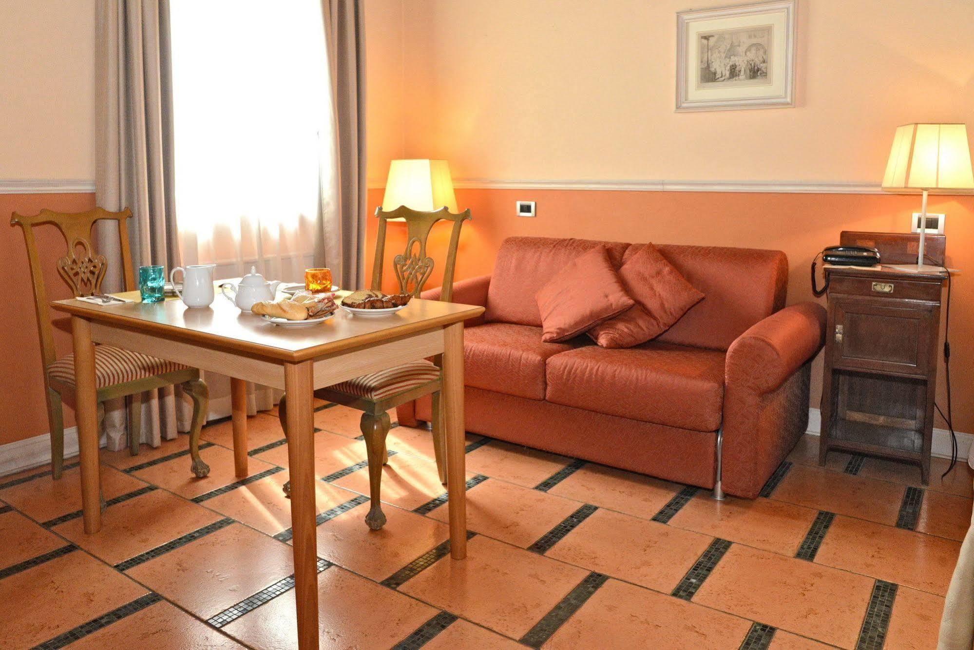 Hotel Ponte Di Rialto เครมา ภายนอก รูปภาพ
