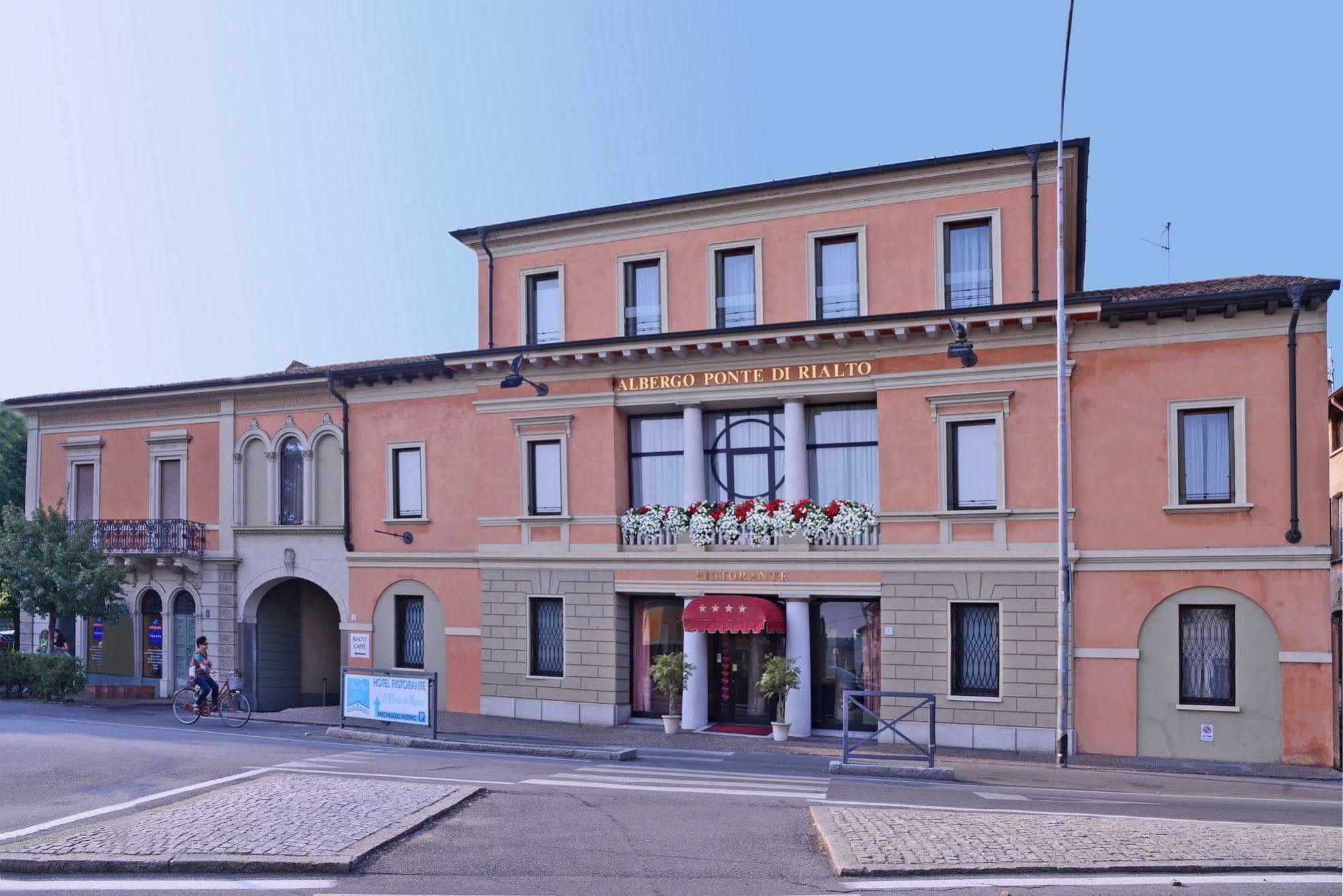 Hotel Ponte Di Rialto เครมา ภายนอก รูปภาพ